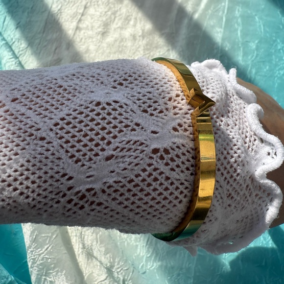 V Letters Bracelet | 316L Stainless Steel | Edgy & Modern - Picture 13 of 15